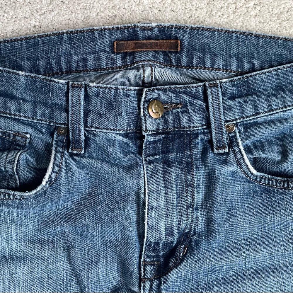 Joe's Jeans Classic Light Blue Denim. Brixton Straight and Narrow. Size 30